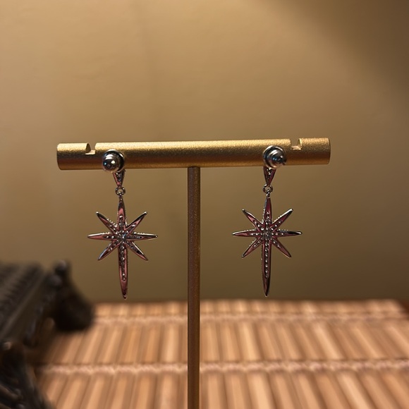 CHRISTMAS EARRINGS CRYSTAL ,AND .925 star gazers pic. Shown in reg. And flash - Picture 2 of 8